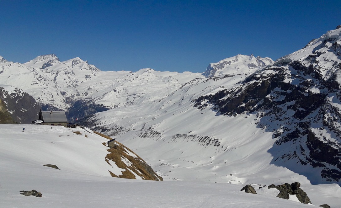 J7 - Schoenbiehl hutte devant les  4000 de Saas Fee