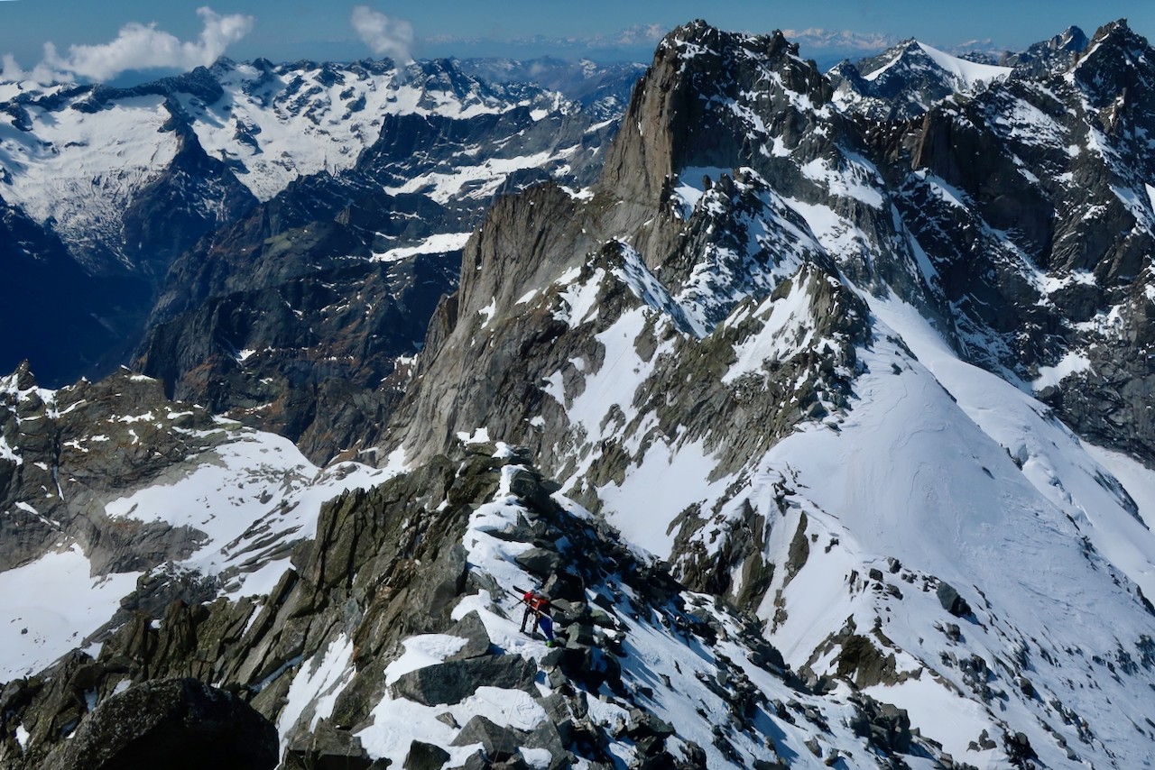 J2 On redescend vers l'Ouest. On fond le Piz Badile