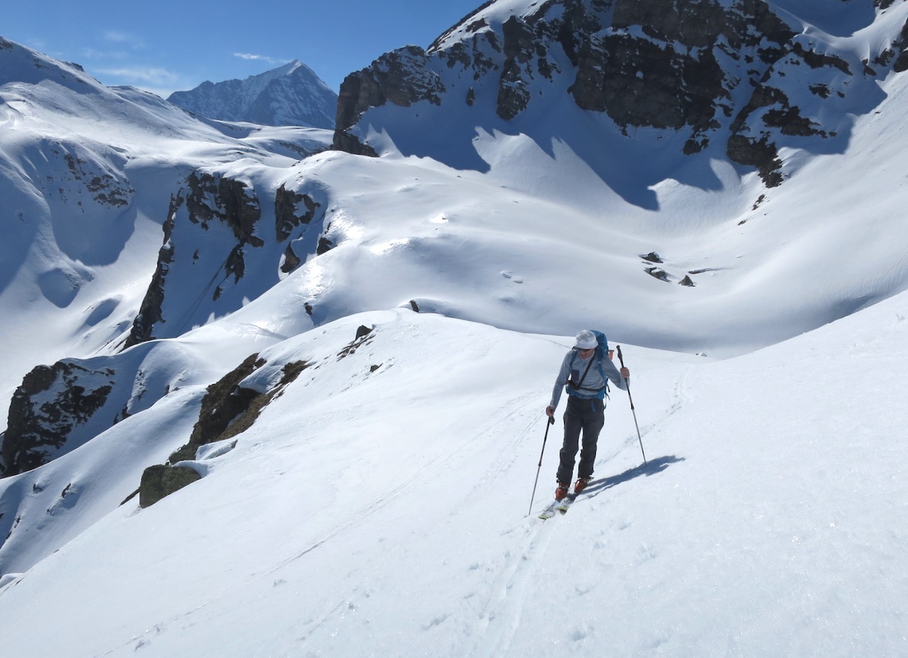 J2 - à G Les pentes raides  de la S di Orogna, et Vallendra derrière