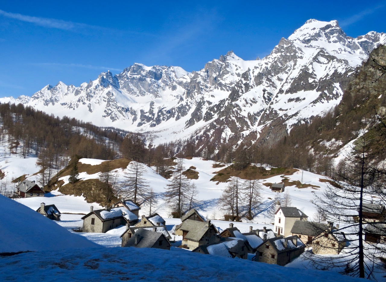 J3 - Le merveilleux hameau isolé de Crampiolo