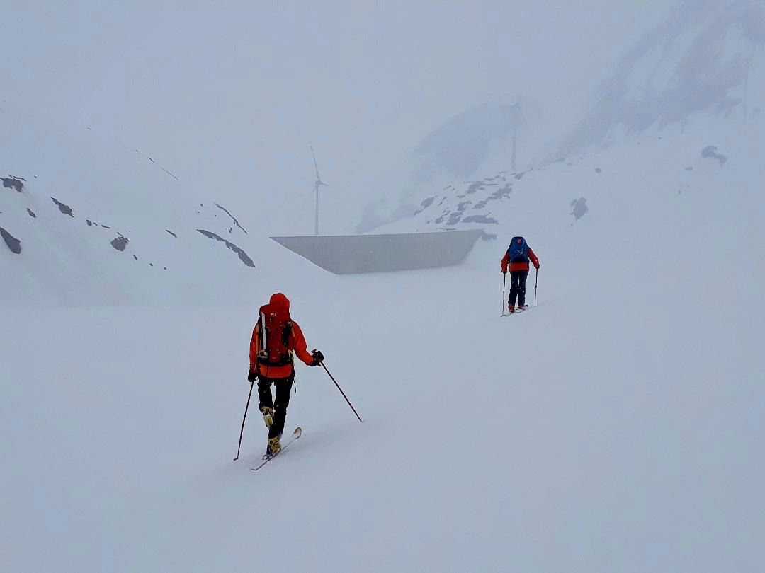 J4 - Arrivée dans le brouillard au Lac del Gries