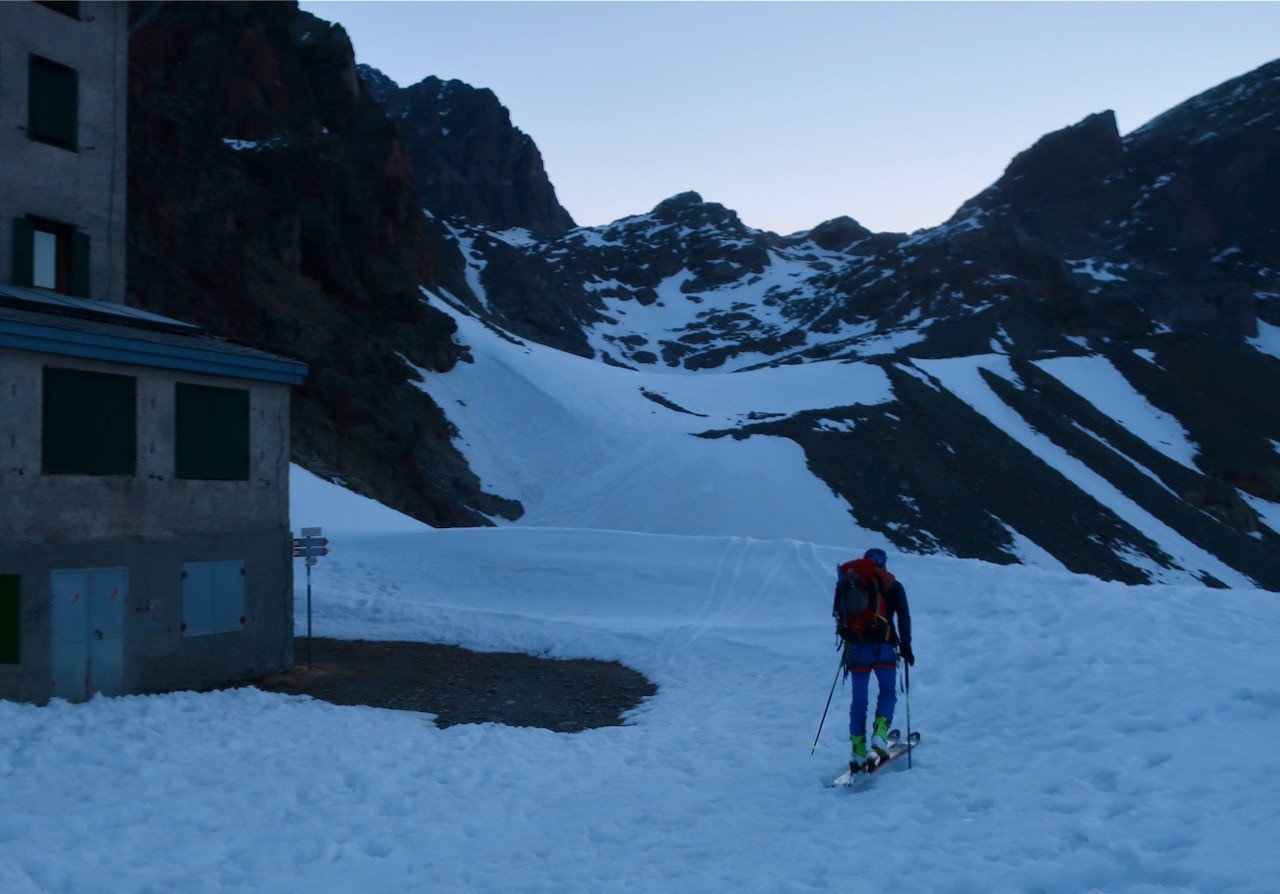 J5 Départ du refuge avant le levé du soleil