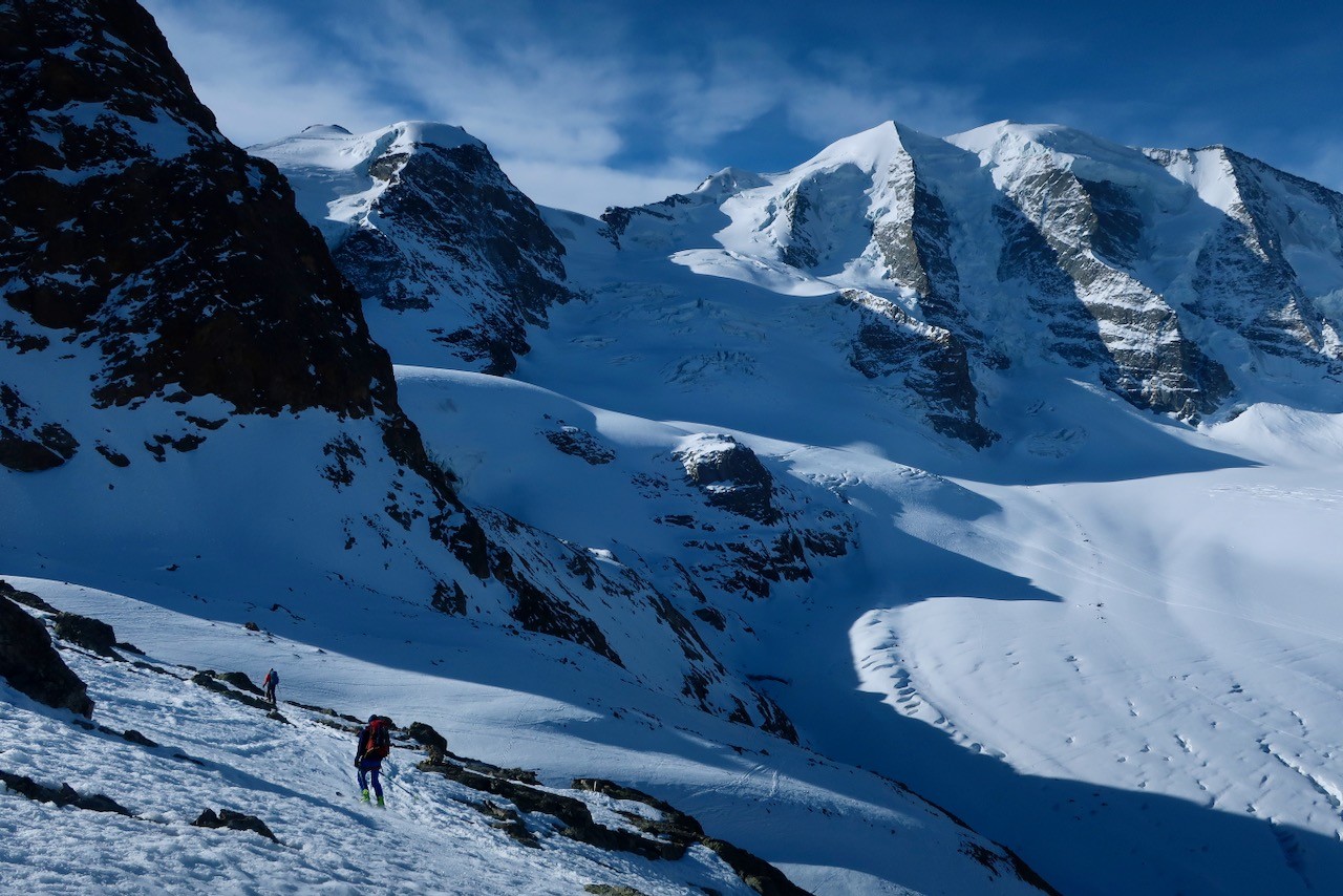 J6 On part tard de Divolezza. Descente vers le glacier Pers sur une neige gelée 