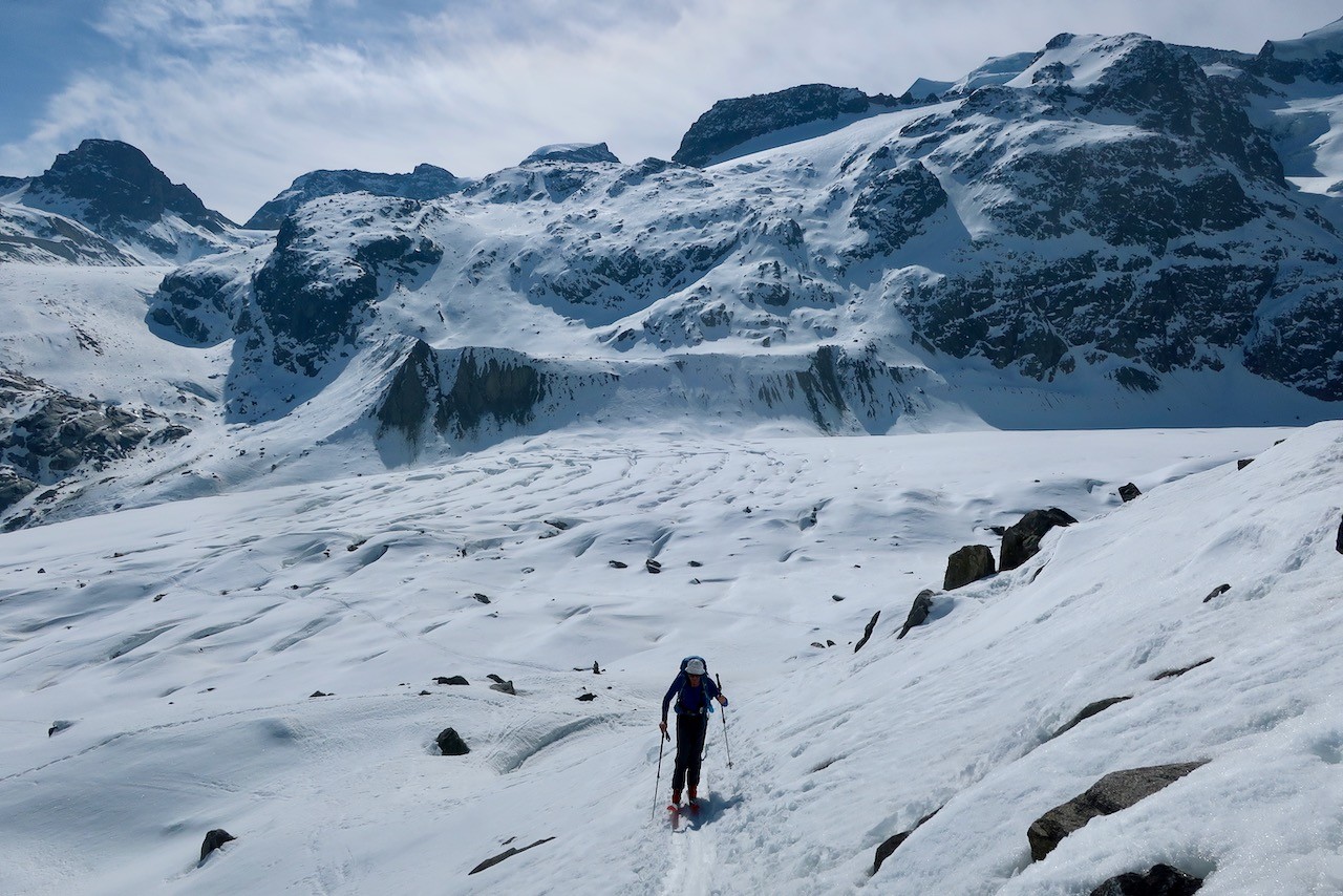 J6 On quitte le glacier de Morterasch pour passer devant la Chamana di Boval fermée
