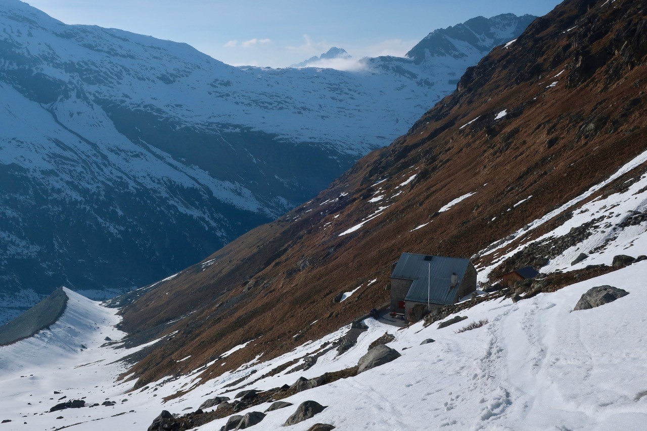 J6 Arrivée à la Chamana Tschamut. Compliqué avec si peu de neige 