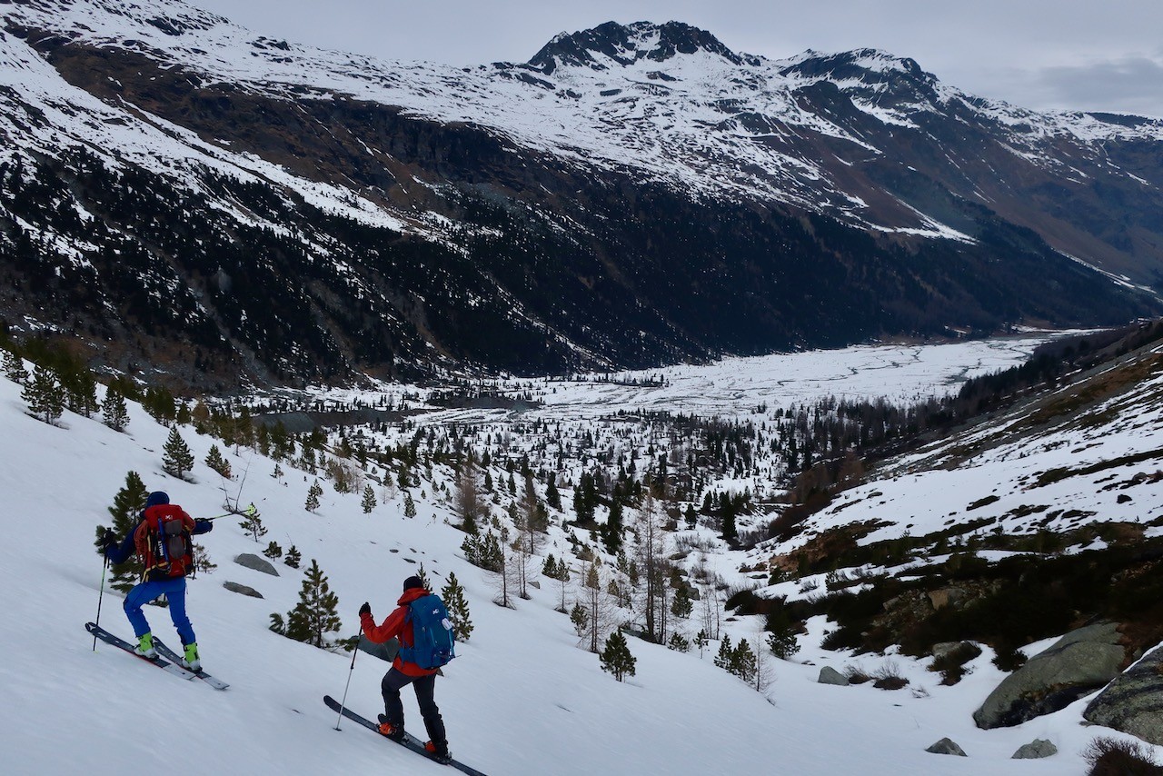 J7 Vue magnifique sur l'immense vallon du Roseg. On se croirait en Scandinavie