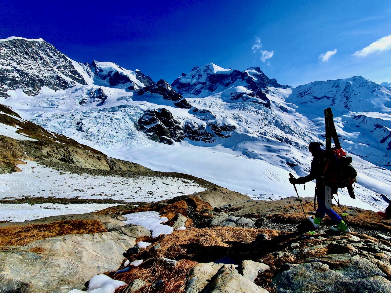 J6 On termine à pied dans les pierriers et les ravines  pour trouver le refuge Tschamut
