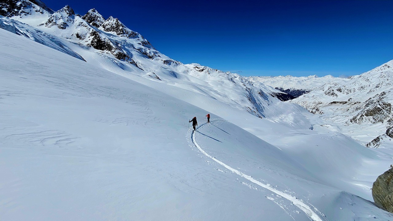 J5 Derrière nous, l'immense vallon que nous avons remonté depuis Melago