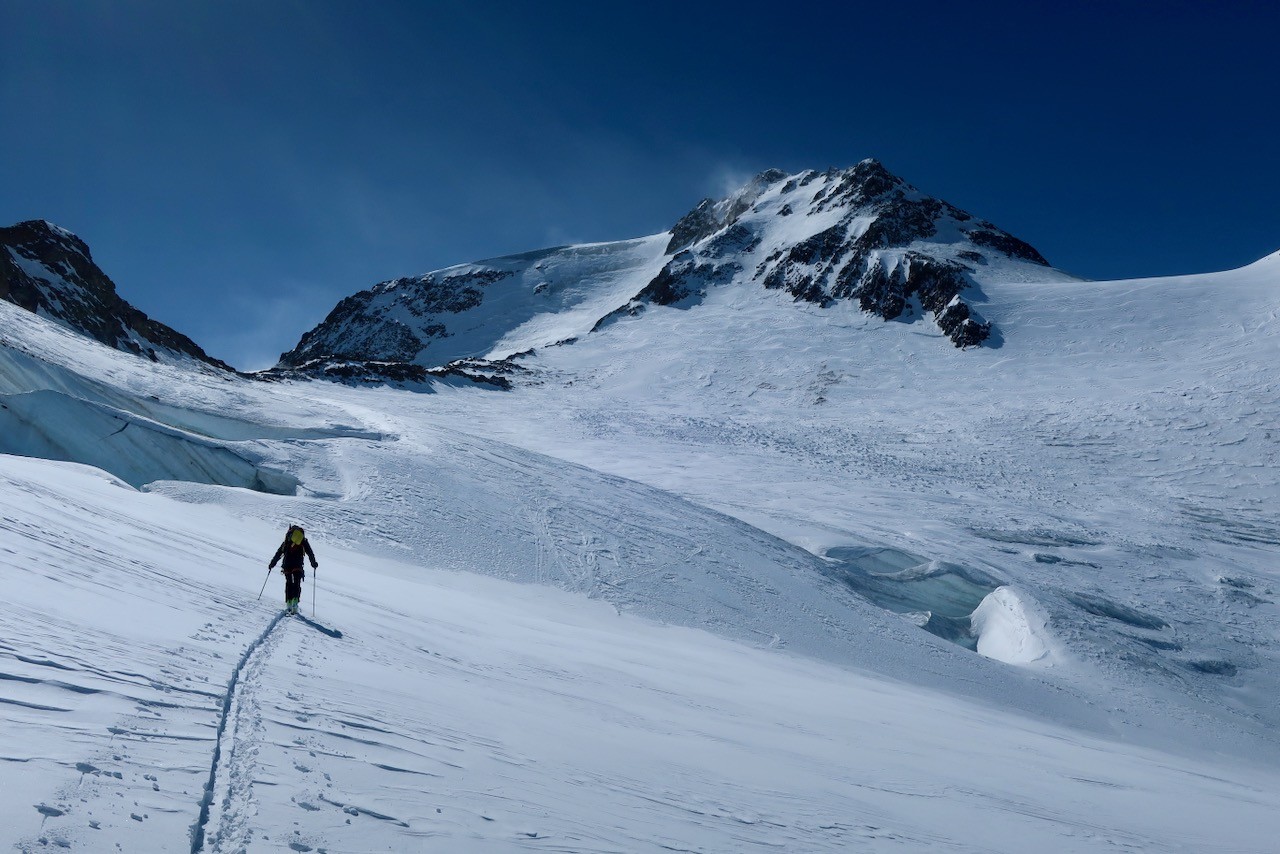 J5 Pentes terminales vers  le sommet du Weisskugel, 3ieme plus haut sommet d'Autriche