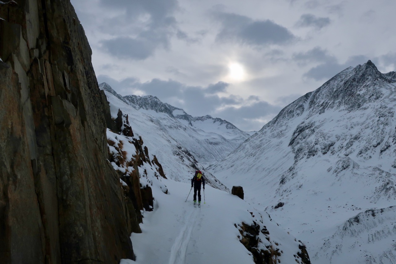 J7  Vue vers le Schalfkogel depuis Martin Bush Hütte