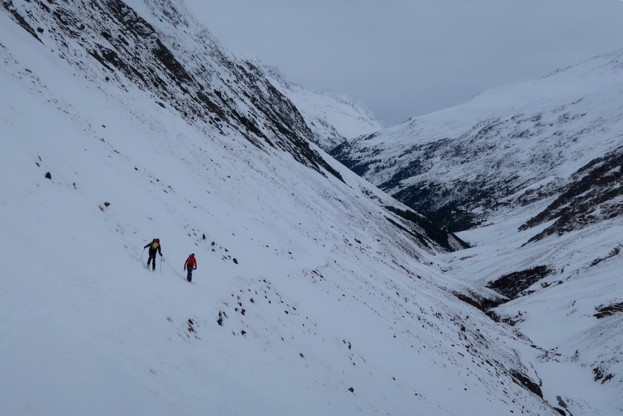 J7 On descend le long vallon vers Vent. Il y a peu de neige ! 