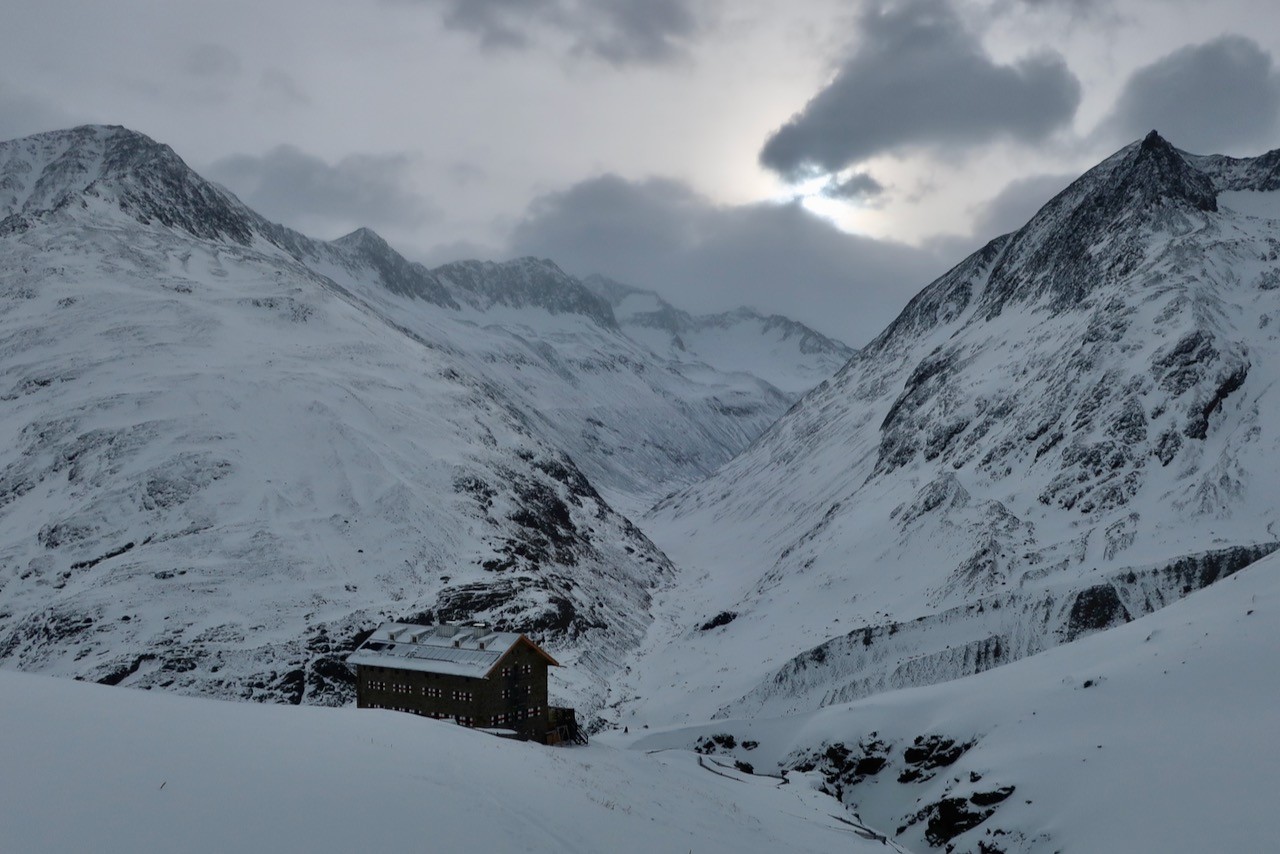 J7 MartinBush Hütte et vallon vers le Schalfkogel. Nous changerons encore d'itinéraire