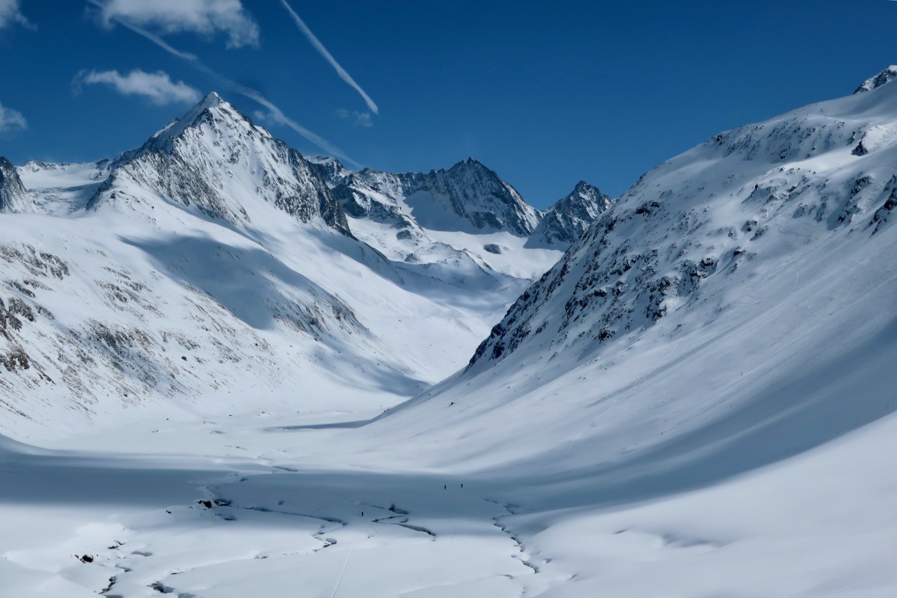 J7 Le temps se remet au beau dans l'après midi. Vers les gmlacier du Rolmooskg