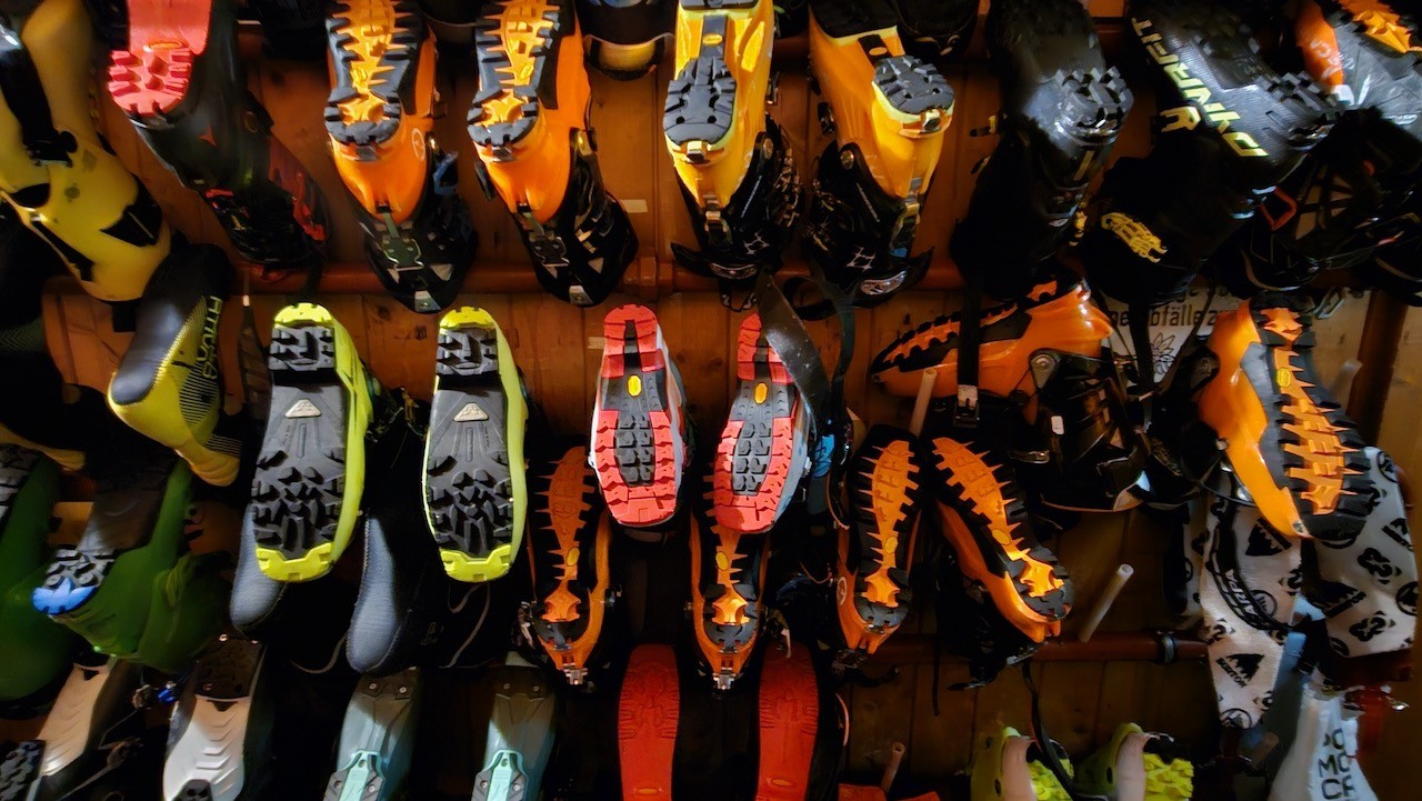 J7 Mosaique de chaussures multicolores