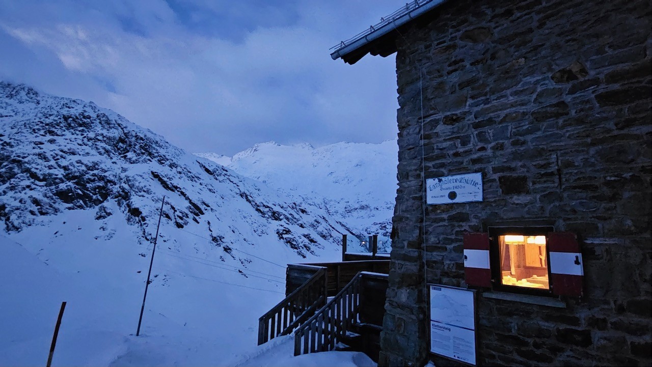 J8 Langtalereck hütte au petit matin 