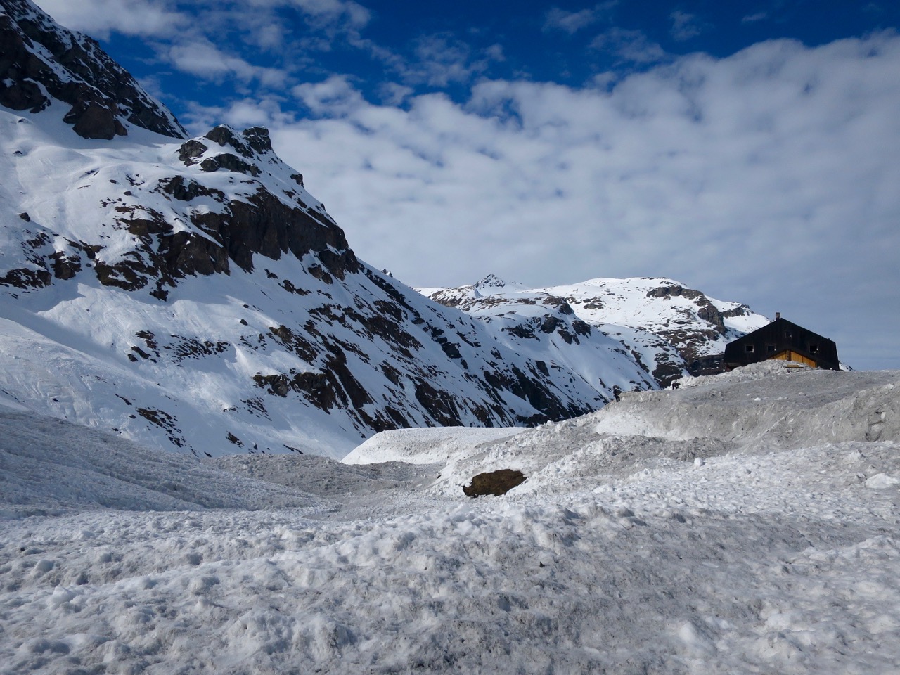 Avalanches impressionnantes au refuge de Bezzi