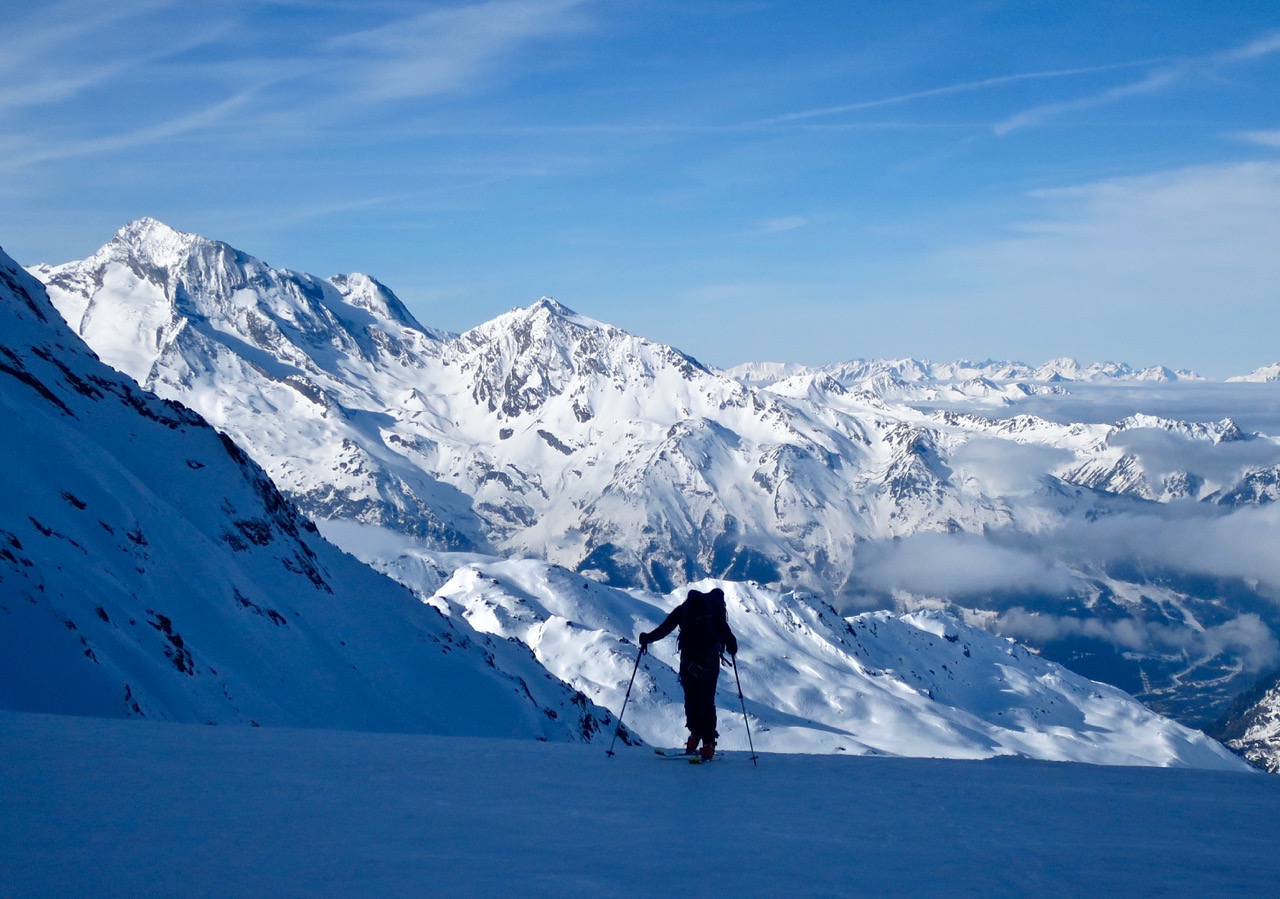Dans le vallon de l'Inversent. Derrière, l'aiguille Rouge, le Turia et le Mont Pourri