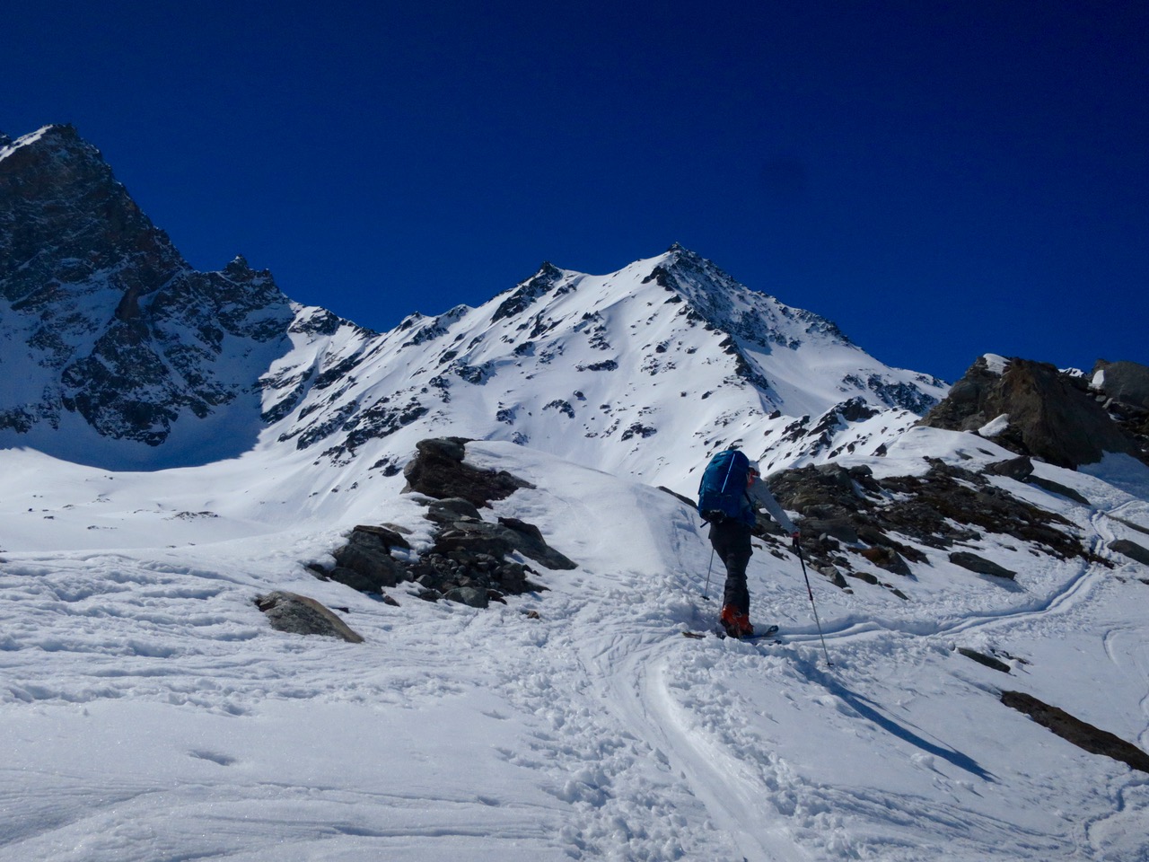 J4 - Montée vers le refuge Velan. Il fait chaud ! 