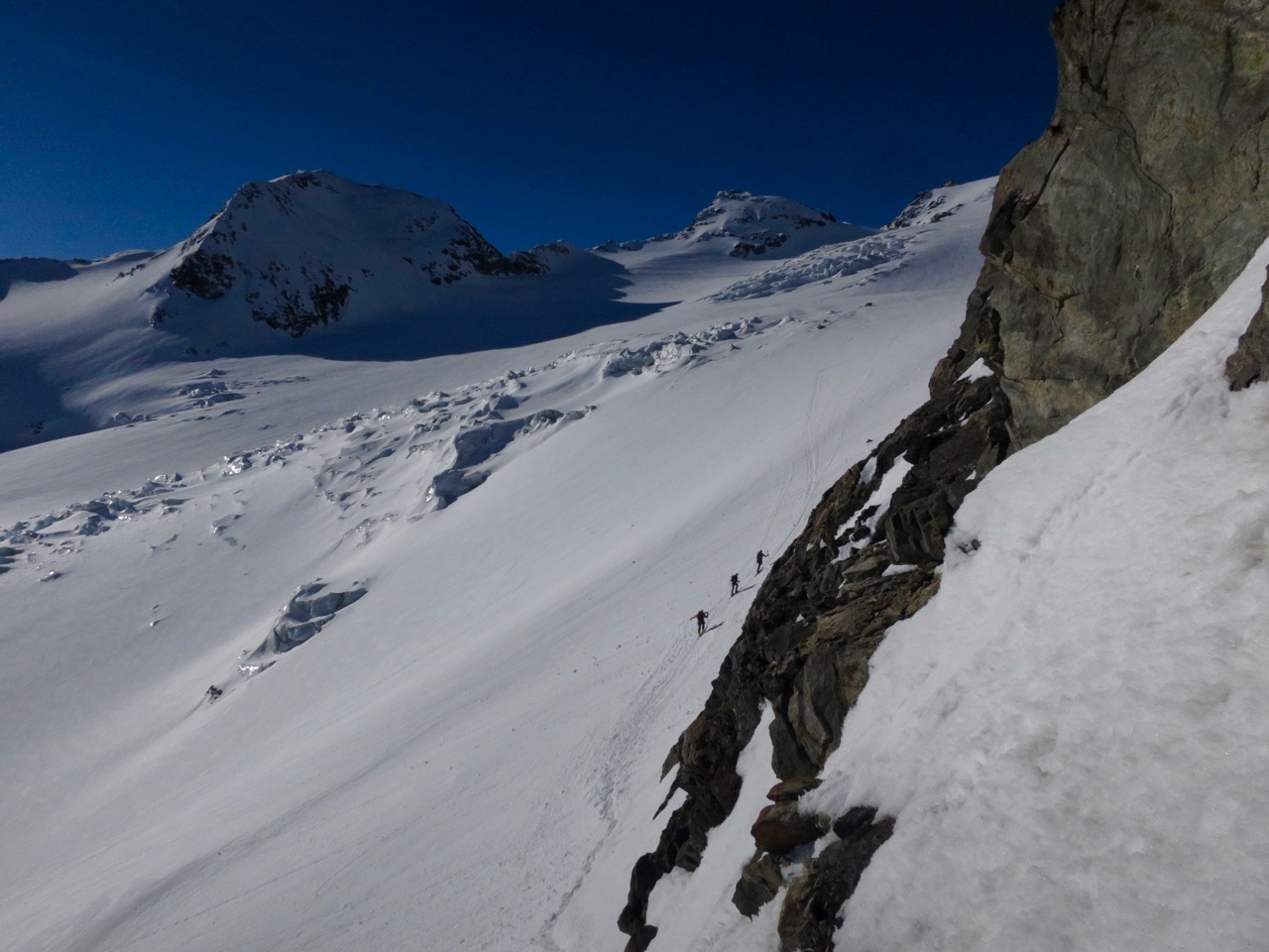 J5 - Cordée sur le glacier de Valsorey vers le Vélan