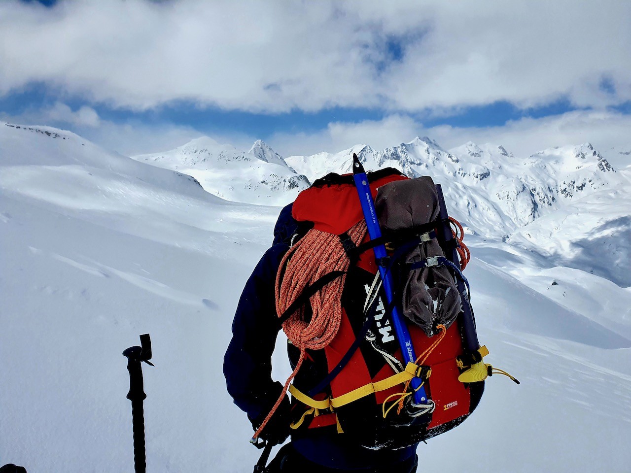 J3 Nicolas met le pied sur le glacier de Maighels