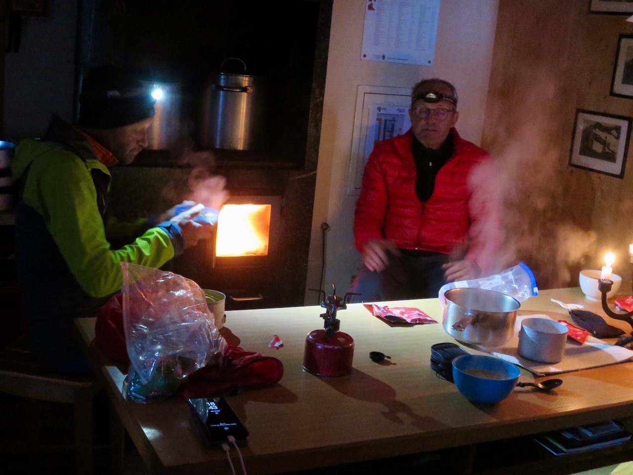 J4 Diner dans le petit refuge