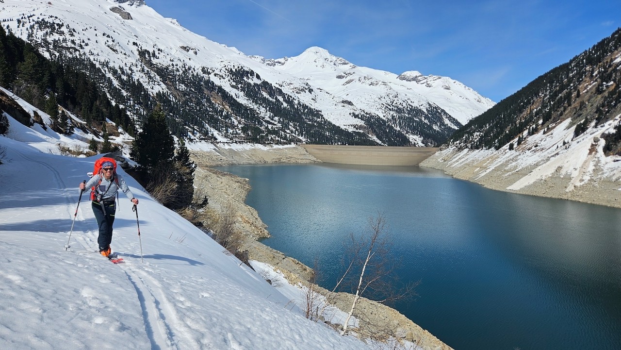 J4 Nous longeons le lac de  Schlegeisspeicher sur plus de 5km