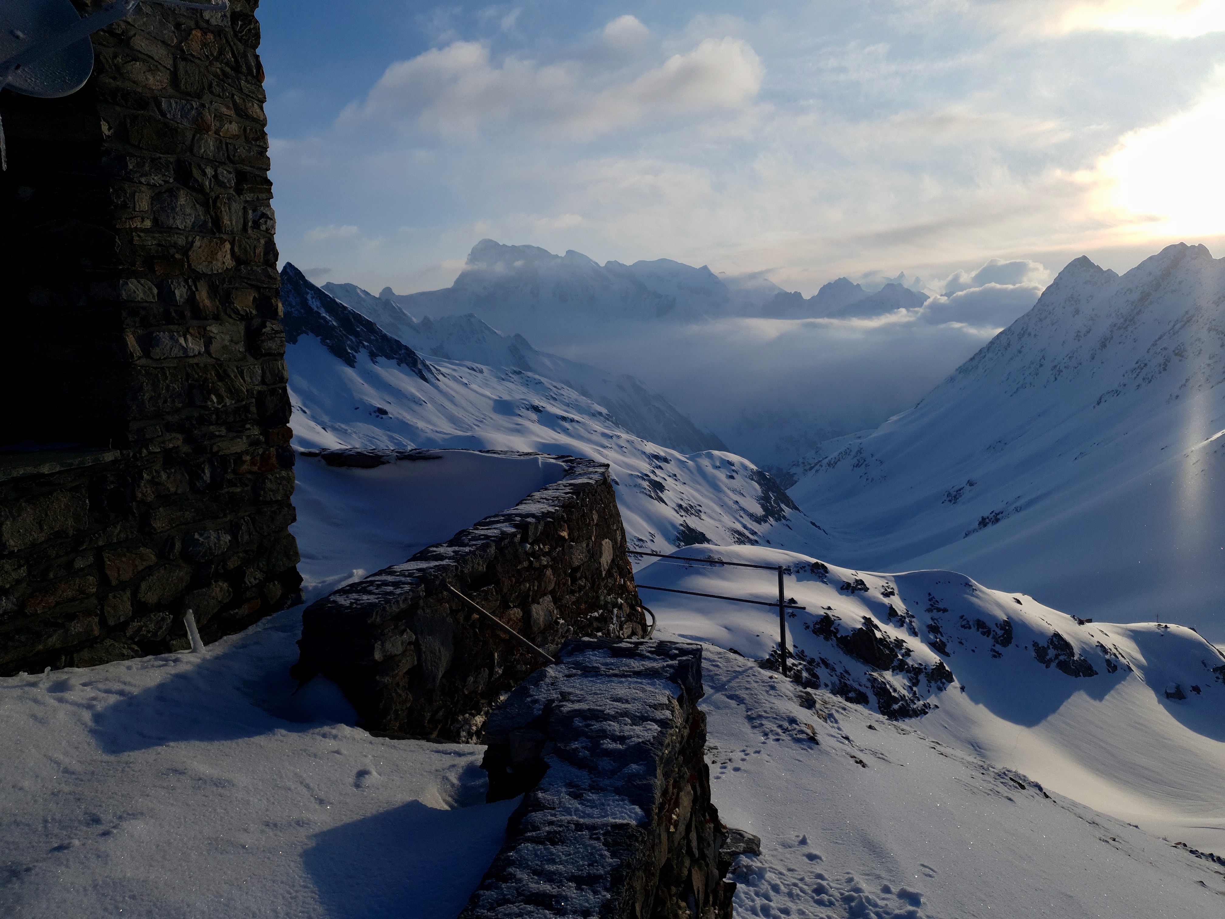 J5 Vue vers l'Est au petit matin depuis le refuge