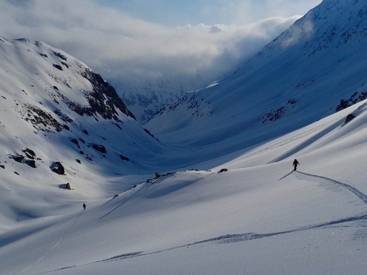 J5 On poursuit la descente dans l'immense vallon vierge