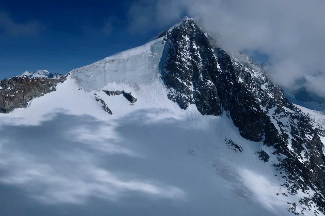 J6  Le Piz Morterasch depuis le glacier de Tschiervia. Trop de glace pour y monter !