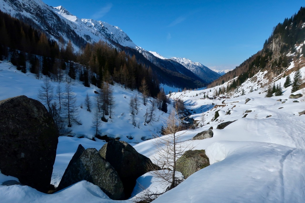 J7 Dans le rétro, la vallée de l'Ahrn que nous avons remontée depuis le matin