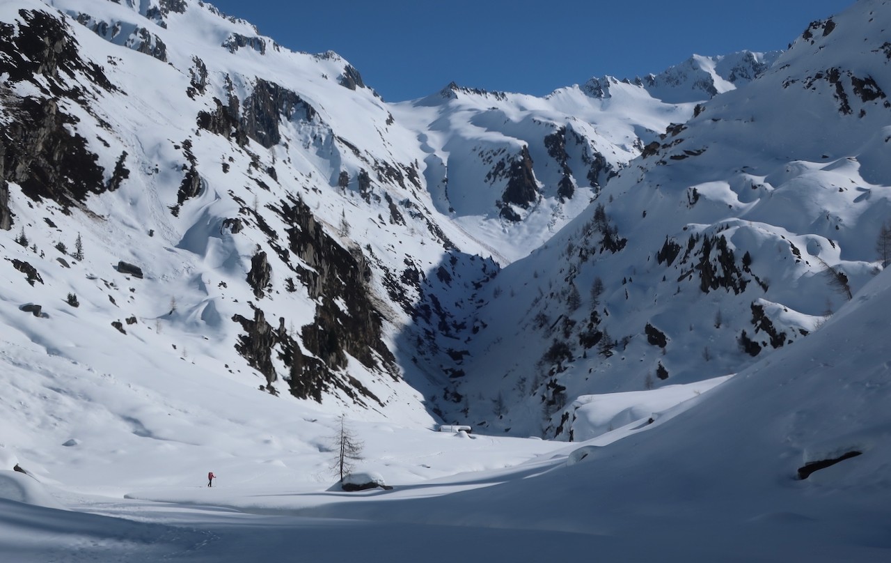 J7 FIn de la piste de ski de fond. Premier verrou puis couloir bien raide vers Binlücke. 