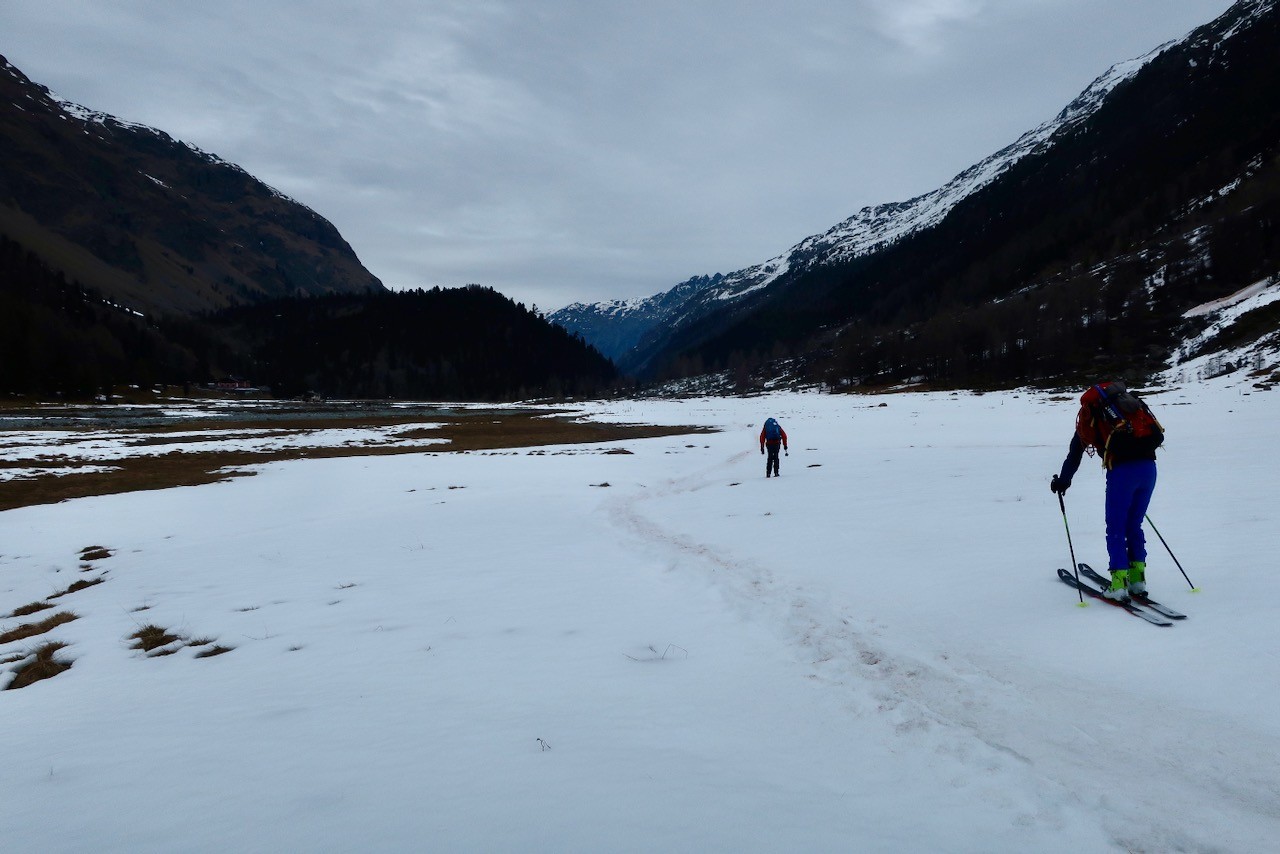 J7 Nous glissons dans l'immense vallon du Roseg. Nous sommes seuls !