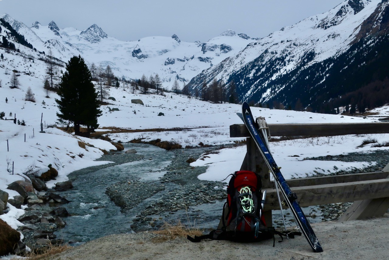 J7 Dans le vallon du Roseg. Il n'y a plus de neige. Nous finirons à pied