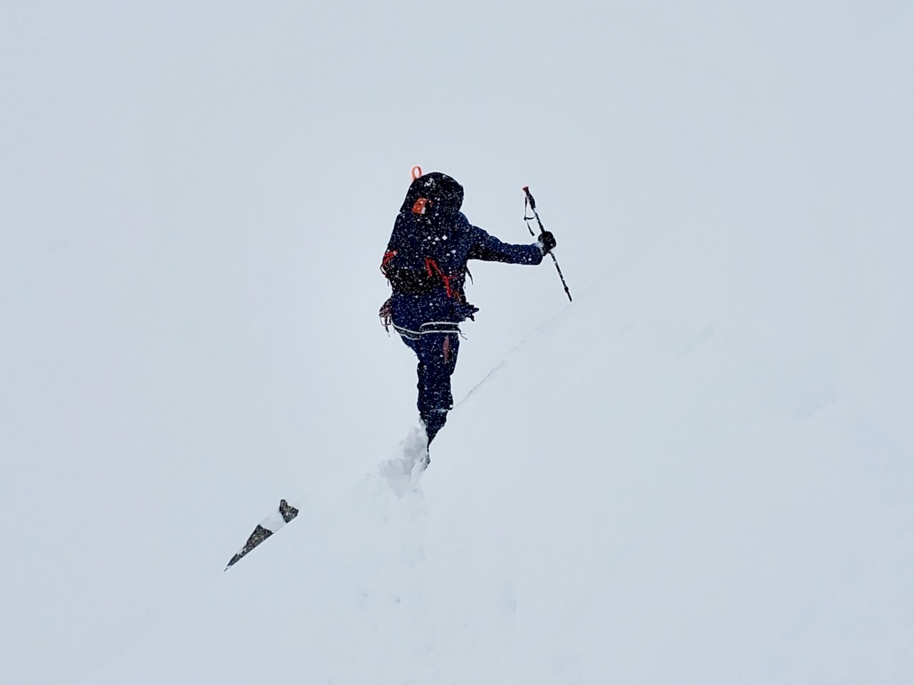 J8 On se relaye pour la trace. Jean Luc sort d'un passage compliqué