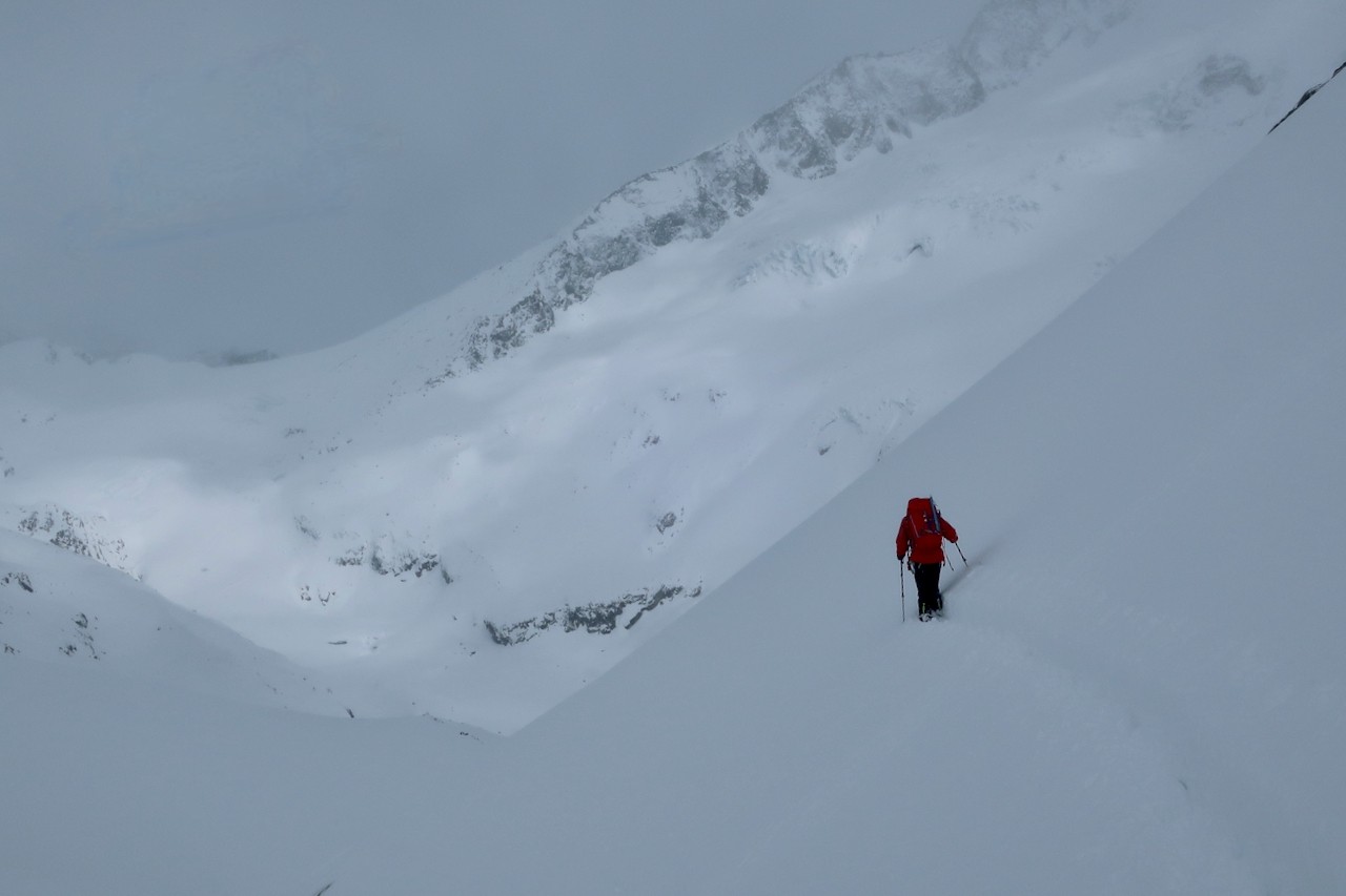 J8 On monte, on descend, on passe plusieurs cols ...puis longue remontée vers le refuge