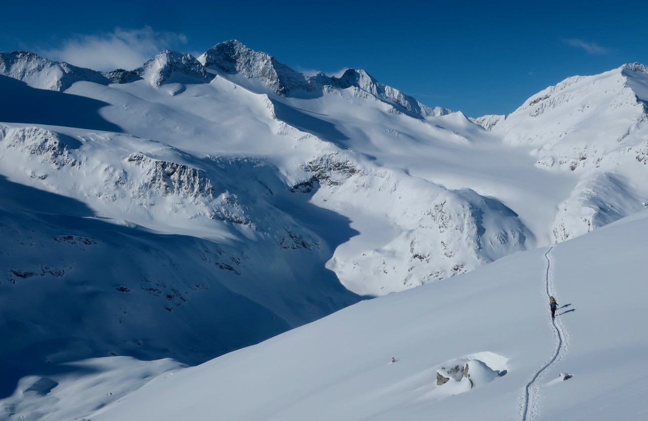 J9 Coup d'oeil dans le retro: les crêtes qu'on a passées la veille dans le brouillard !