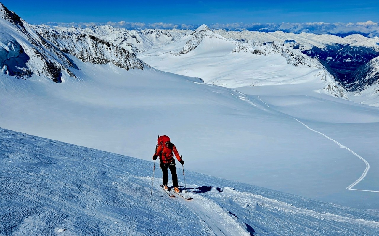 J9 Thierry arrive sur l'arête vers le sommet