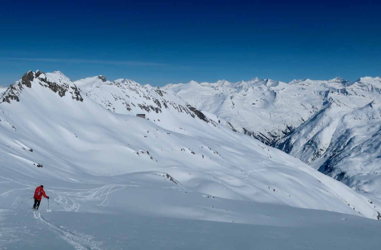 J9 Il nous faut descendre ce très long vallon