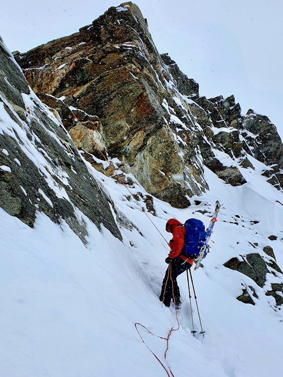 Rappel pour mettre le pied sur le glacier de Claridden