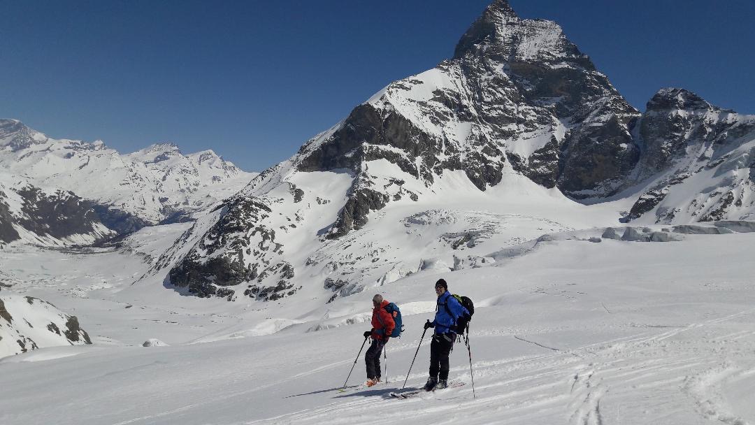 J7 - Descente vers le pied du Matterhorn. L'arête de Zmutt