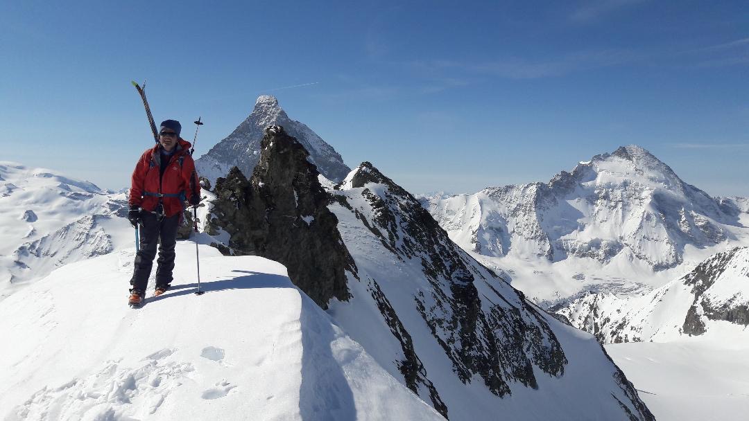 J8 - La belle arête aerienne du sommet du Mont Durand devant le Cervin !
