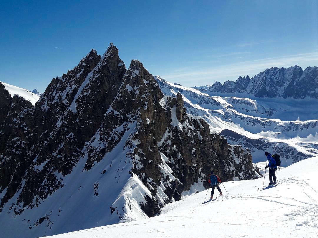 J5 - Arête Est du Mont Cortine vers le col de Valsorey. On ne sy engagera pas finalement