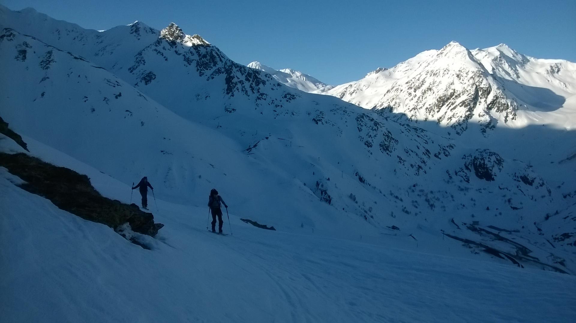 J4 - Au fond Bourg St Bernard et au loin le col du Gd Saint Bernard